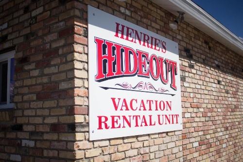 Henrie's Hideout image 6